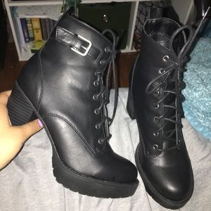 BLACK HEELED COMBAT BOOT